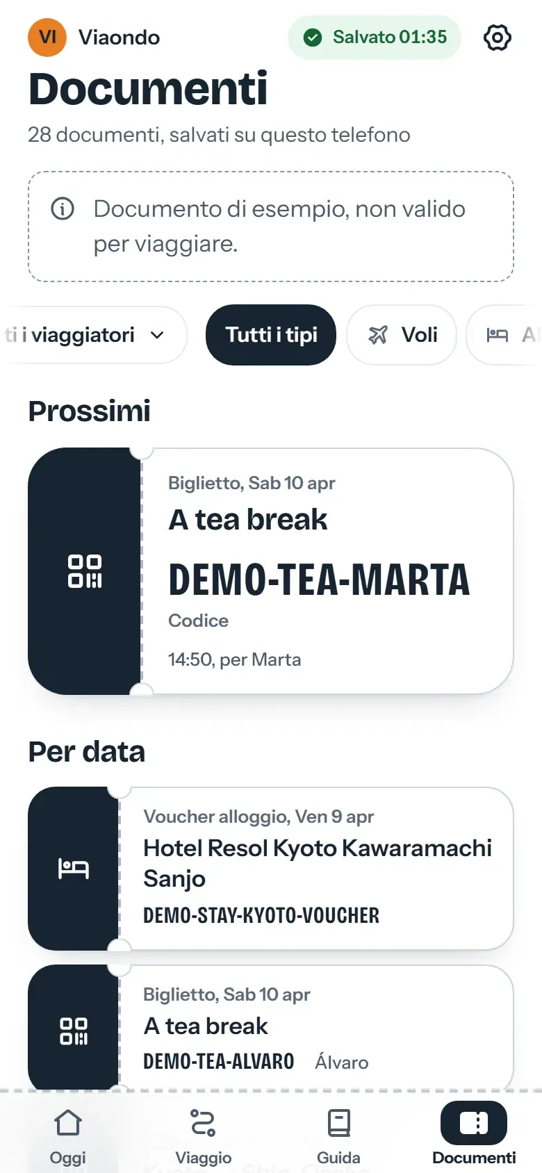 Schermata Documenti dell’app del viaggiatore con i biglietti di ogni viaggiatore e il voucher dell’hotel, ordinati per viaggiatore
