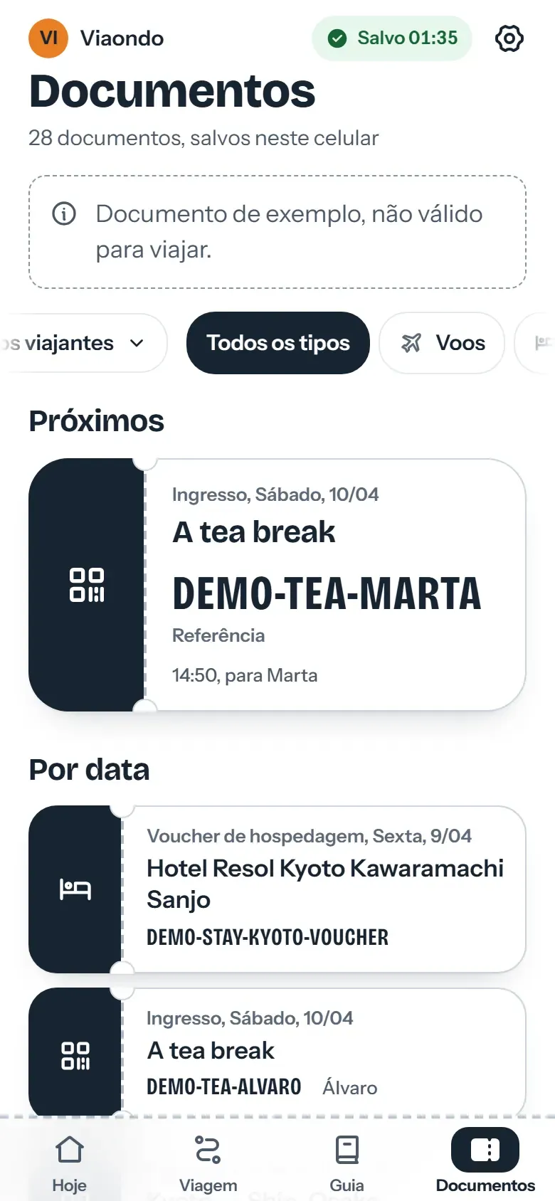 Tela de documentos do app do viajante com as passagens de cada viajante e o voucher do hotel, organizados por viajante