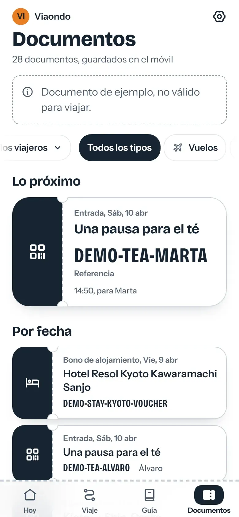 Pantalla de documentos de la app del viajero con los billetes de cada viajero y el bono del hotel, guardados para usarlos sin conexión