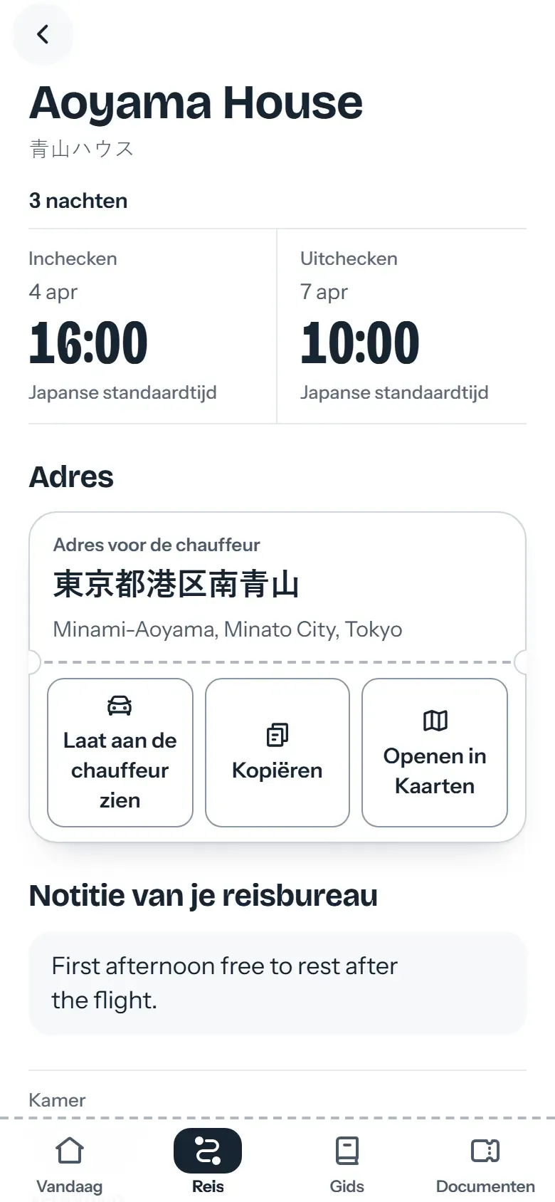 Hotelpagina in de reizigersapp met het adres in het Japans en de knop Laat aan de chauffeur zien