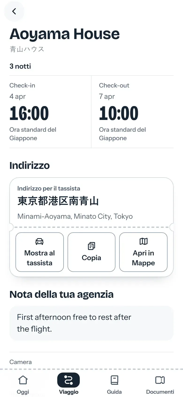 Pagina dell’hotel nell’app del viaggiatore con l’indirizzo in giapponese e il pulsante per mostrarlo al tassista