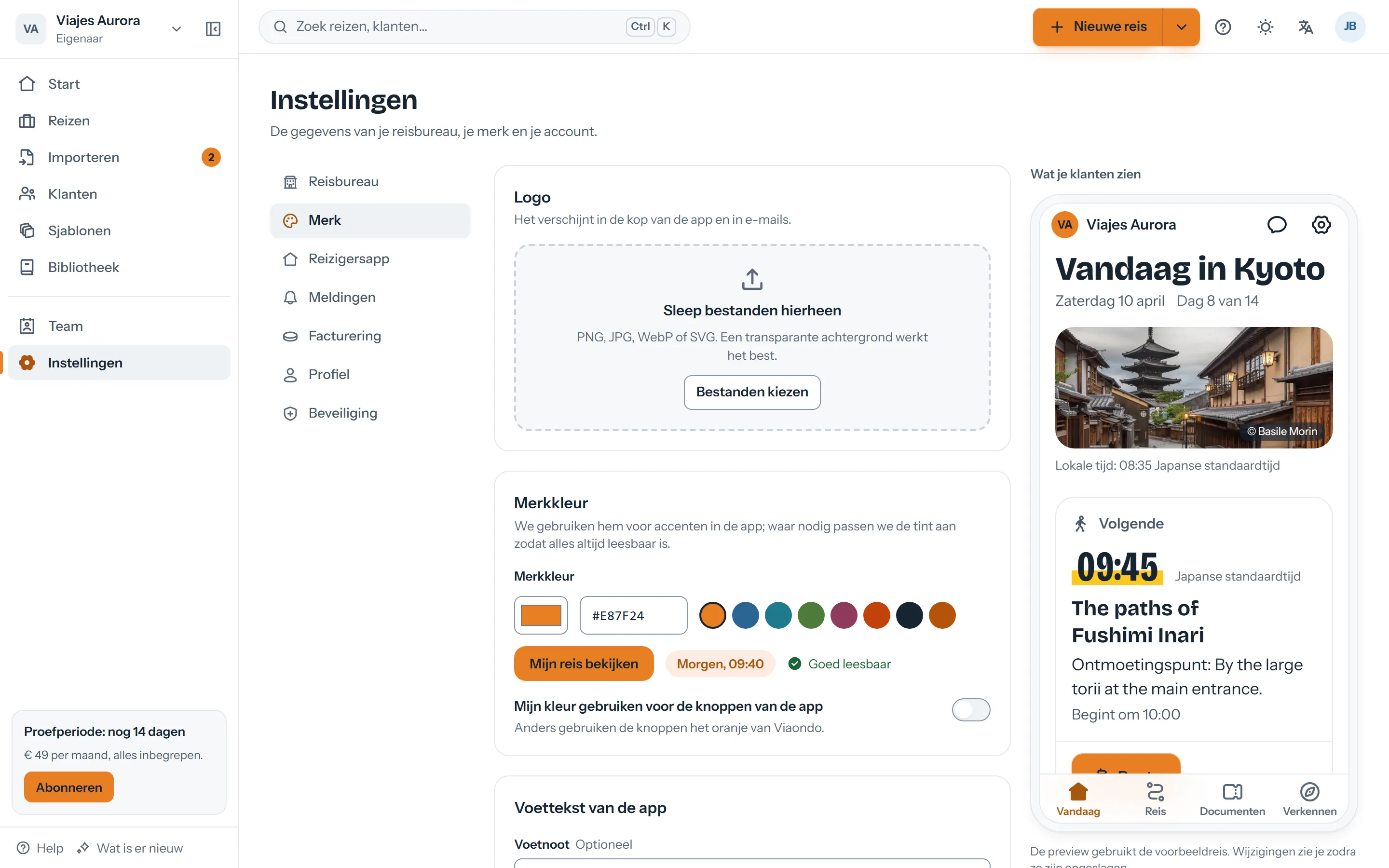 Merkinstellingen met het logo, de kleur van het reisbureau en de preview van de app